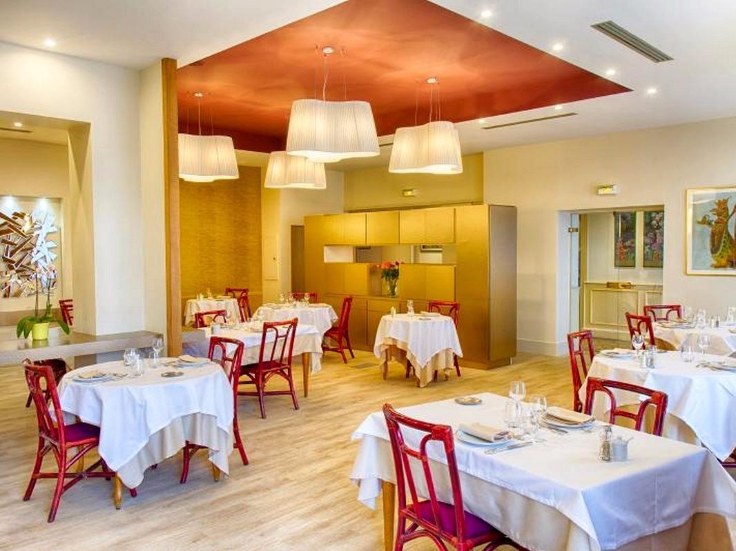 Hotel Restaurant Le Parc Moulins  Bagian luar foto