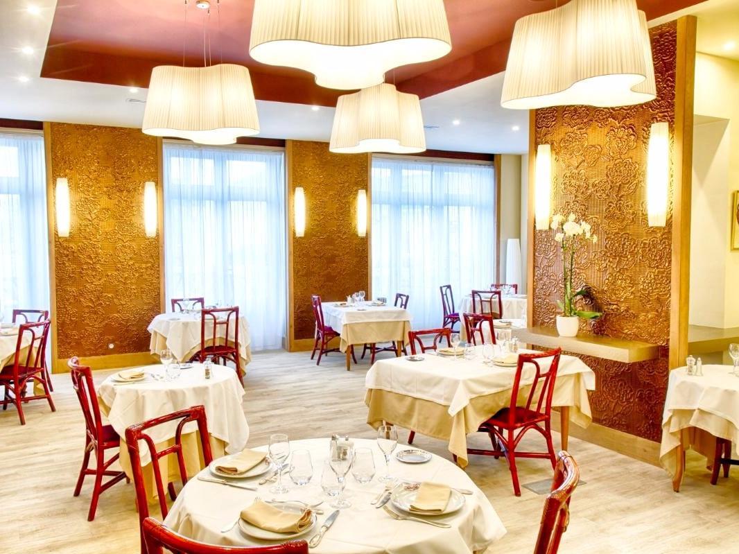 Hotel Restaurant Le Parc Moulins  Bagian luar foto