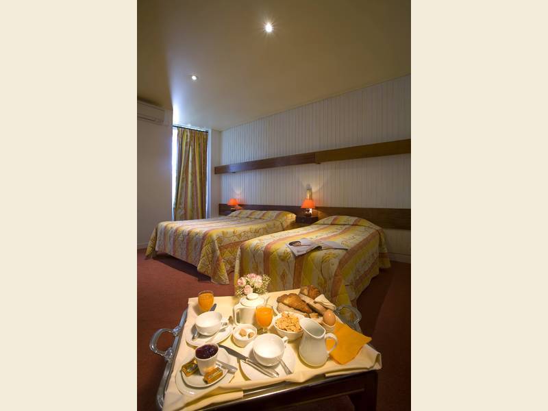 Hotel Restaurant Le Parc Moulins  Bagian luar foto