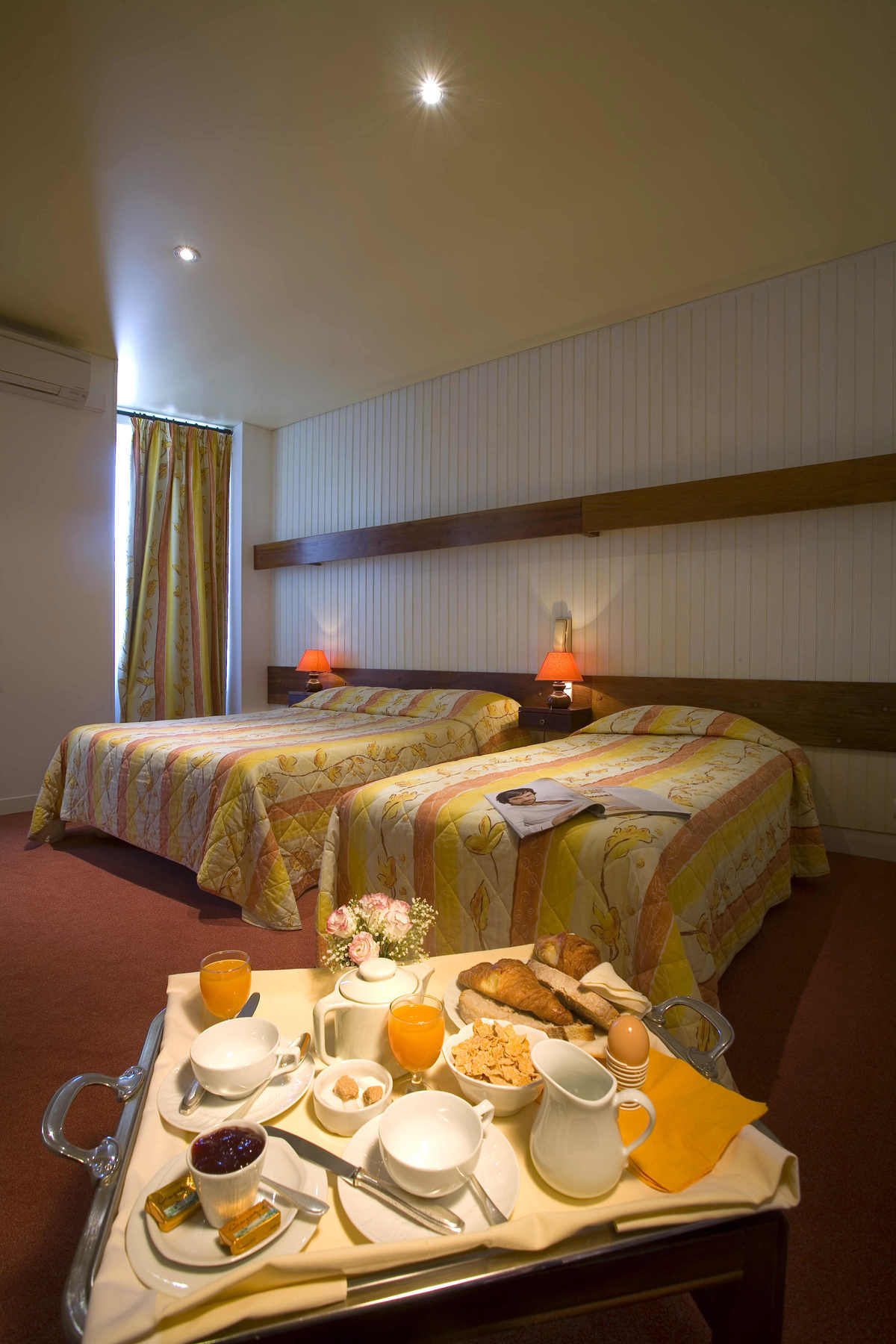 Hotel Restaurant Le Parc Moulins  Bagian luar foto