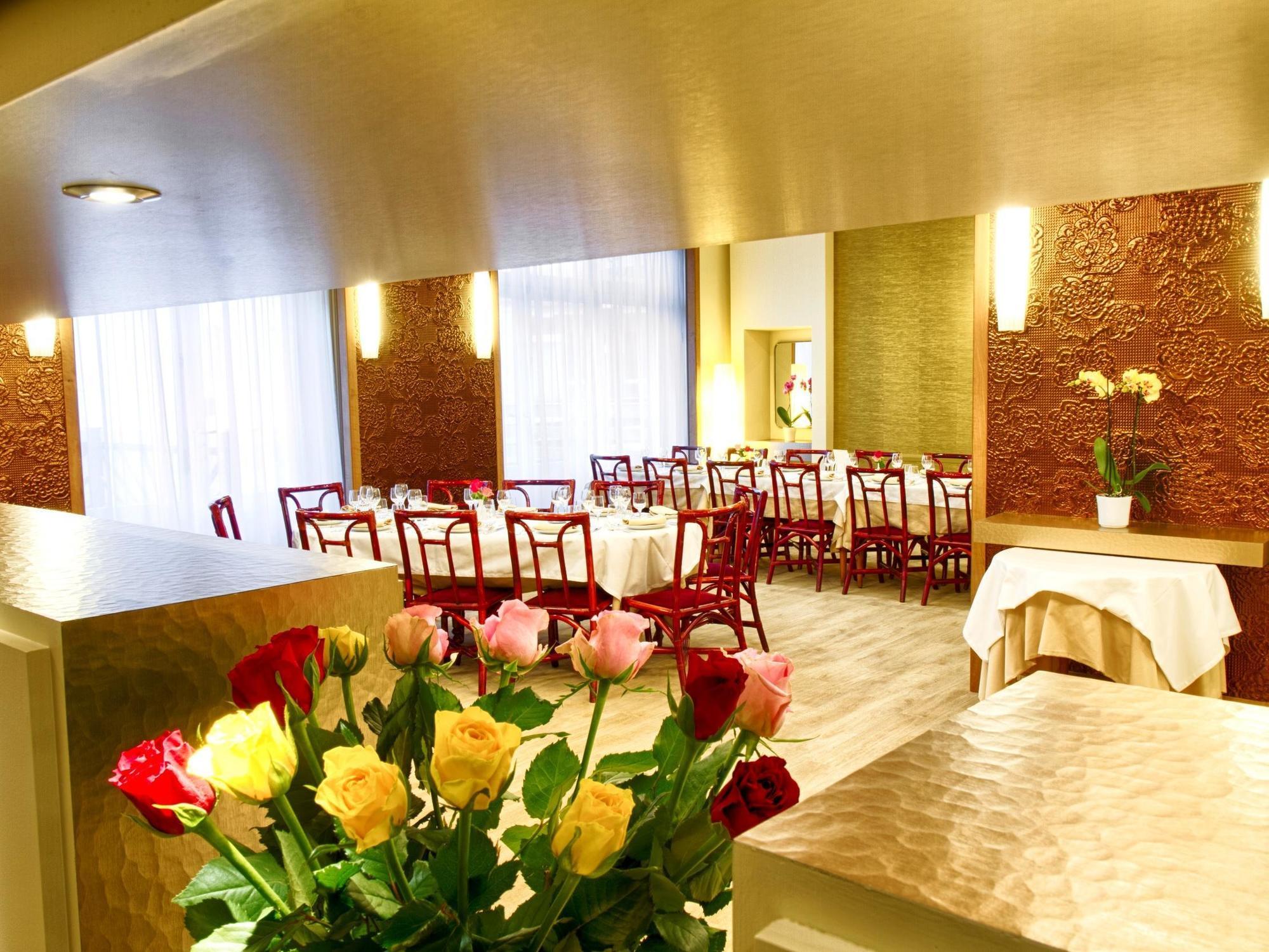 Hotel Restaurant Le Parc Moulins  Bagian luar foto