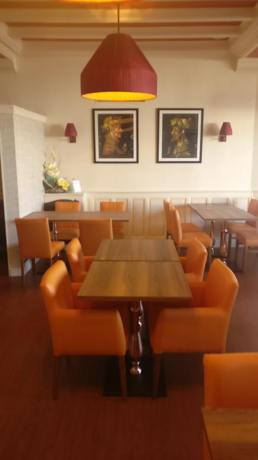 Hotel Restaurant Le Parc Moulins  Bagian luar foto