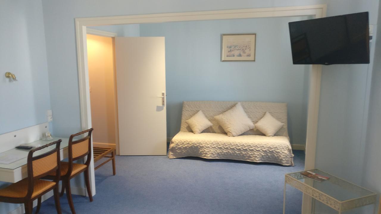 Hotel Restaurant Le Parc Moulins  Bagian luar foto