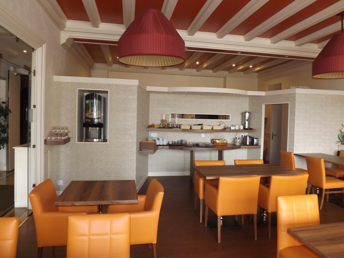 Hotel Restaurant Le Parc Moulins  Bagian luar foto