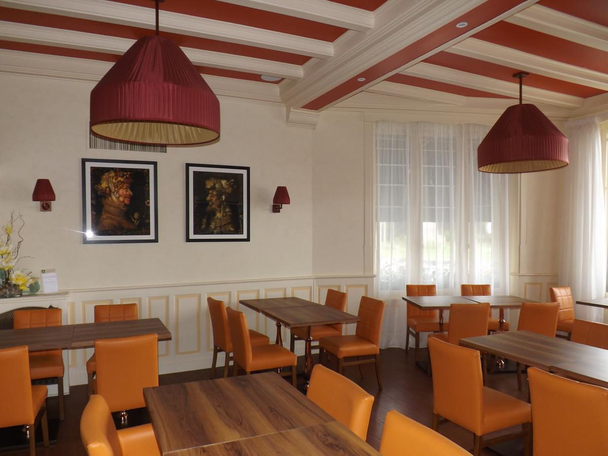 Hotel Restaurant Le Parc Moulins  Bagian luar foto